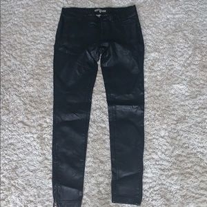 SUPER CHIC PLEATHER PANTS!!!
